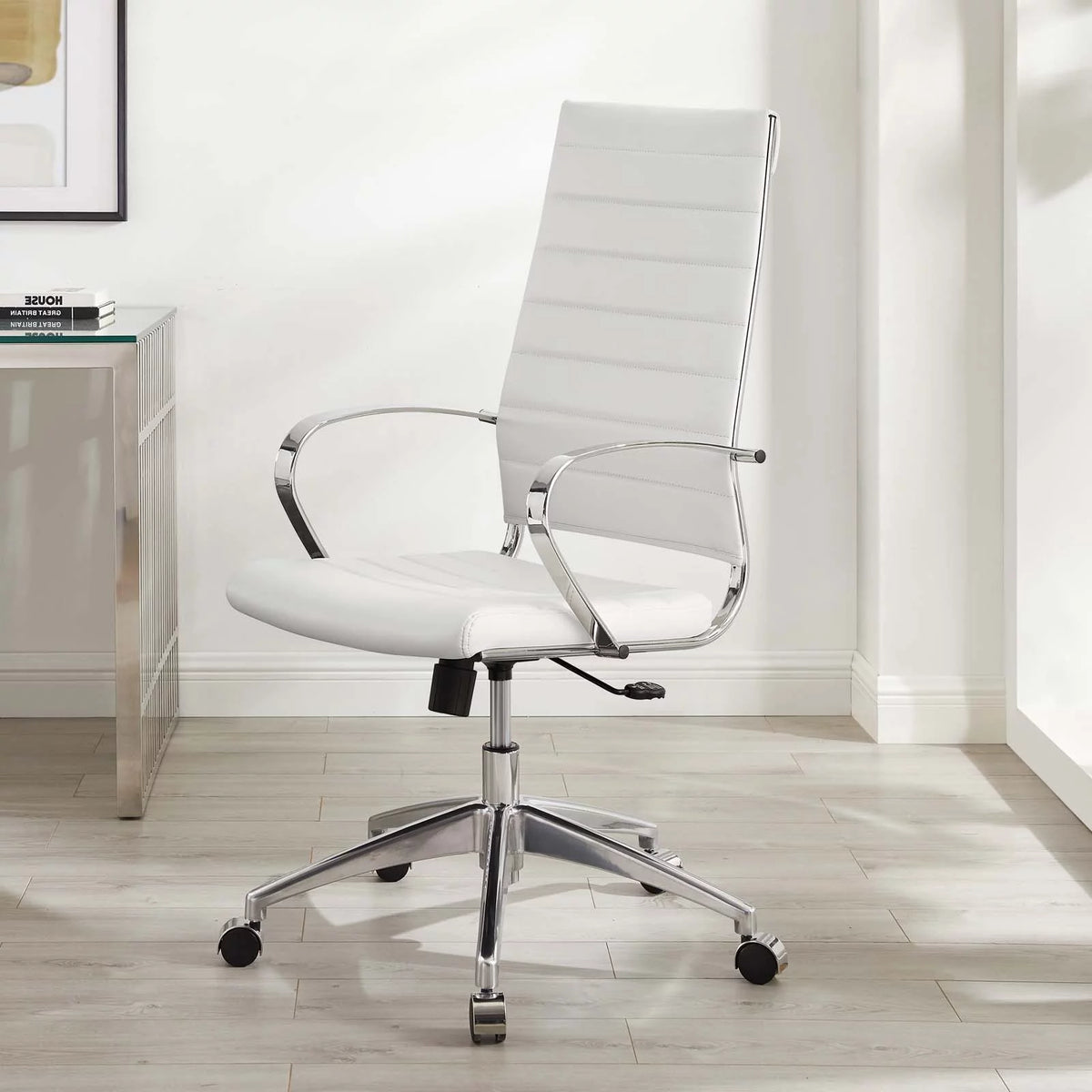 White Faux Leather High Back Chair Z465