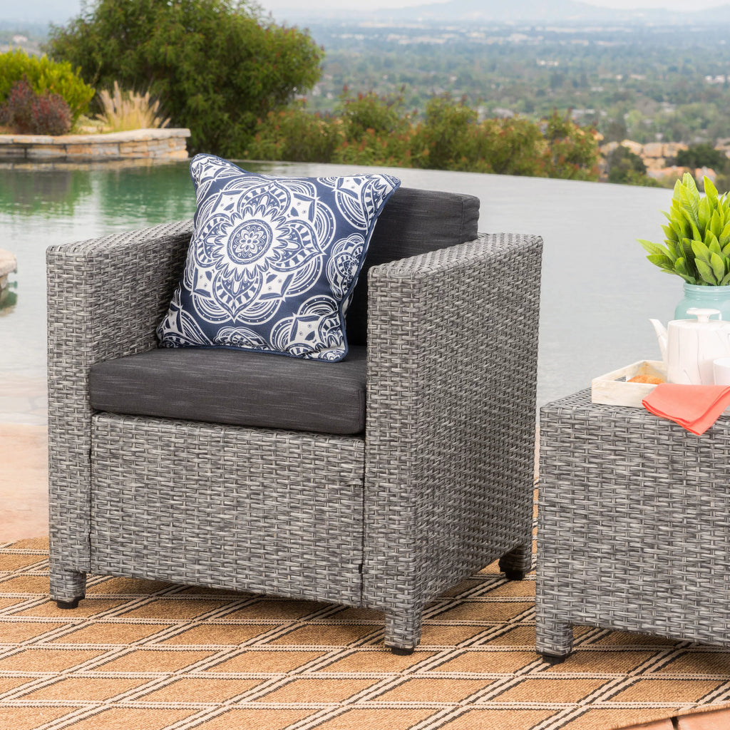 Outdoor Wicker Club Chair with Cushions M828402
