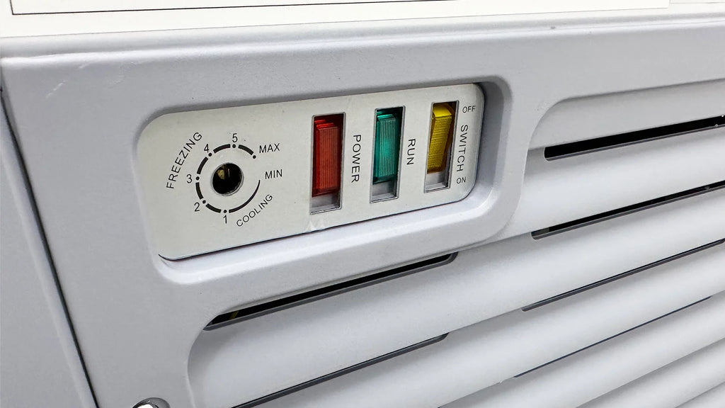 White Curved Glass Top Display Chest Freezer C59885